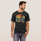 Beach Life Grafik Surf Lover Retro Sunset T-Shirt (Vorne ganz)