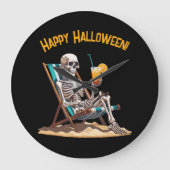 Beach Lounges Skeleton Halloween Große Wanduhr (Vorderseite)