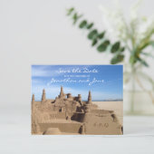 Beach Ocean Liebe Sandcastle Wedding Save the Date Ankündigungspostkarte (Stehend Vorderseite)