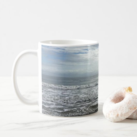 Beach Ocean Water Sky Blue White Gray Wave Küste Kaffeetasse (Mit Donut)