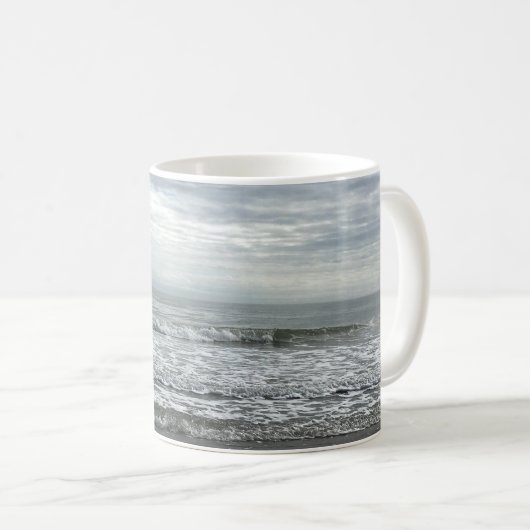 Beach Ocean Water Sky Blue White Gray Wave Küste Kaffeetasse (VorderseiteRechts)