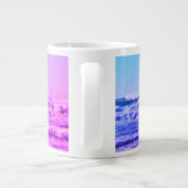 Beach Ocean Wave Mit Monogramm Name Wasser Rosa Om Jumbo-Tasse (Rückseite)