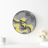 Beach Ocean Waves Yellow and Grey Monogram Große Wanduhr (Zuhause)