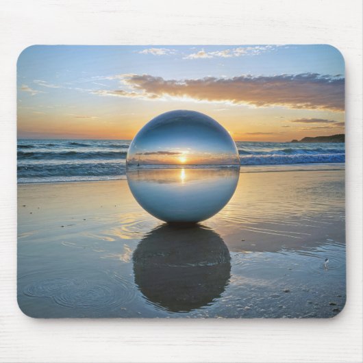 Beach Orb mit Sonnenaufgang Reflektion Mousepad (Vorne)