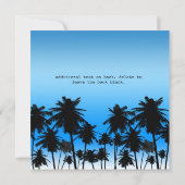 Beach Palm Trees Black & Blue Geburtstagsparty Einladung (Rückseite)