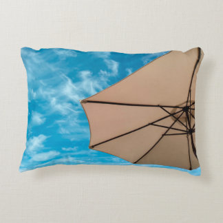 Beach Party Blues Sonne Ozean Schirm Pop Farbe Dekokissen