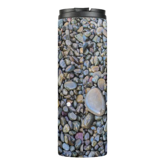 Beach Pebbles Custom Monogram Tumbler Thermosbecher (Rückseite)