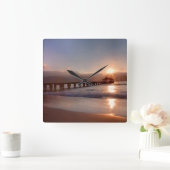 Beach pier at sunset, Hawaii Quadratische Wanduhr (Zuhause)