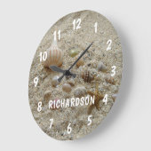 Beach Sand and Seashells Personalized Große Wanduhr (Winkel)