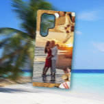 Beach Sand Custom Foto Template Phone Case Samsung Galaxy Hülle<br><div class="desc">Smartphone-Gehäuse mit Strandmotiv und Muscheln und Sand am Foto. Wählen Sie ein beliebtes Foto aus und laden Sie es in die Fotovorlage hoch. Ein Seestern und Muscheln, im Sand, grenzen oben und unten. Wird auf einem Galaxy-Gehäuse gezeigt, sollte aber die Geldbuße auf alle anderen Telefongehäuse übertragen. Es druckt so, wie...</div>