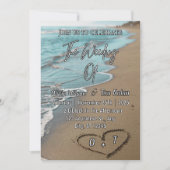 Beach Sand Hearts Elegant Tropical Modern Wedding Einladung (Vorderseite)