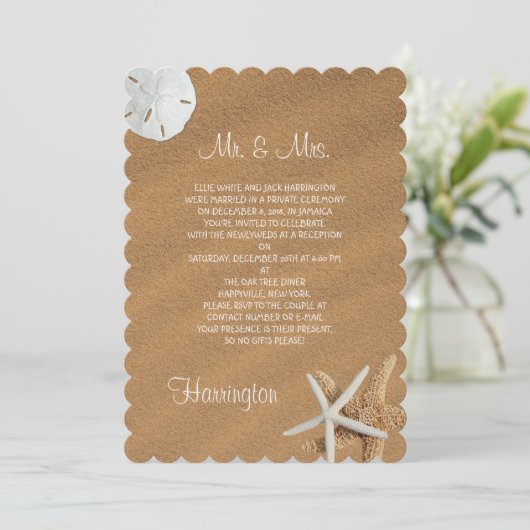 Beach Sand Seashells Neu verheirateter Empfang Einladung (Stehend Vorderseite)