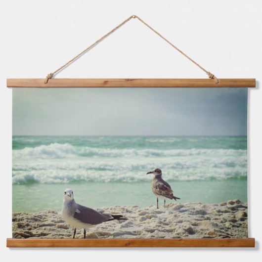 Beach Seagulls Posing an der Kamera Wandteppich Mit Holzrahmen (Vorne)