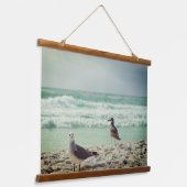 Beach Seagulls Posing an der Kamera Wandteppich Mit Holzrahmen (Gewinkelt)