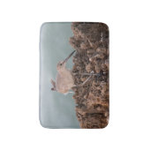 Beach Shorebird Willet mit Aquamarinem Meereshinte Badematte (Vorderseite Vertikal)