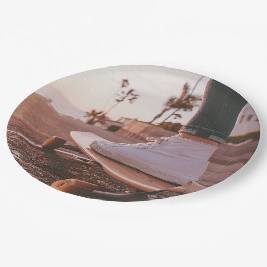 Beach Skaten Pappteller (Schrägansicht)