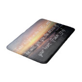 Beach Sunset Foto Print Psalm 37 Inspiration Badematte (Schrägansicht)