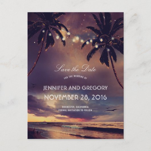Beach Sunset Palms String Lights Save the Date Ankündigungspostkarte (Vorderseite)