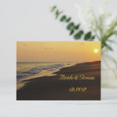 Beach Sunset Wedding RSVP Card Karte (Stehend Vorderseite)