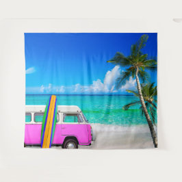 Beach Szene mit Fuchsia Pink Van und Surfboard Wandteppich