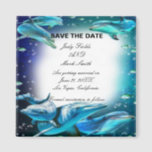 Beach Theme Dolphin Wedding Save the Date Magnet<br><div class="desc">Diese schöne Rettung des Datums Magneten ist eine stilvolle,  lang anhaltende Art,  Ihren großen Tag zu verkünden. Personalisieren Sie den Magneten,  indem Sie den Text in den angegebenen Feldern ändern. Sie können den Stil,  die Größe und die Farbe des Schriftartes ändern.</div>