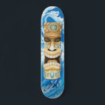Beach Tiki Wave Blue Monogram Skateboard<br><div class="desc">Fang ein paar Straßenwellen mit diesem Strand tropischen Insel Ti. Skateboarder werden Liebe haben,  auf ihr Brett zu steigen und auf den Bürgersteig,  den Bürgersteig oder die halben Rohre zu treffen. Einzigartiger Wellenhintergrund mit lustigem Tipp.</div>