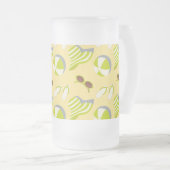 Beach vacay pattern with sunglasses and sun hat  mattglas bierglas (VorderseiteRechts)