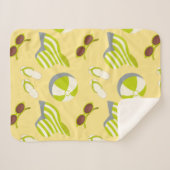 Beach vacay pattern with sunglasses and sun hat  sherpadecke (Vorderseite (Horizontal))