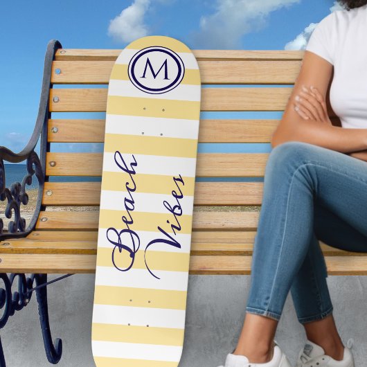 Beach Vibes Gelbweiße Streifen Cooles Monogramm Skateboard