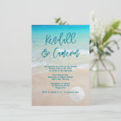 Beach Vows Moderner Lässiger Sand Dollar Einladung (Stehend Vorderseite)