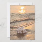 Beach Waves Sunset Seashell Pearls & Prosecco Einladung (Rückseite)