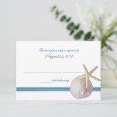 Beach Wedblue mit Sand Dollar und Starfish RSVP Karte (Stehend Vorderseite)