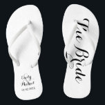 Beach Wedding Bride Flip Flops Badesandalen<br><div class="desc">Braut und Bräutigam Strand Hochzeitsflip Flops auf schwarz-weiß. Personalisieren Sie es mit Ihren Namen und Hochzeitstermin oder passen Sie es an,  wenn Sie die Farben ändern oder das Layout anpassen möchten.</div>