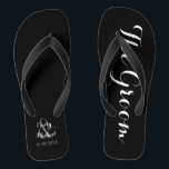 Beach Wedding Groom Flip Flops Badesandalen<br><div class="desc">Braut und Bräutigam Strand Hochzeitsflip Flops auf schwarz-weiß. Personalisieren Sie es mit Ihren Namen und Hochzeitstermin oder passen Sie es an, wenn Sie die Farben ändern oder das Layout anpassen möchten.</div>