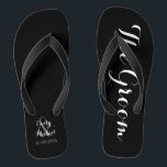 Beach Wedding Groom Flip Flops Badesandalen<br><div class="desc">Braut und Bräutigam Strand Hochzeitsflip Flops auf schwarz-weiß. Personalisieren Sie es mit Ihren Namen und Hochzeitstermin oder passen Sie es an,  wenn Sie die Farben ändern oder das Layout anpassen möchten.</div>