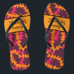 Beach Wedding Guest Danke Badesandalen<br><div class="desc">Lila und orangefarbene Plumeria Blume lei gemusterte Flipflops am Strand. Der Text auf jedem lautet "Danke für das Kommen!",  aber Sie können jeden Flipflop-Text individuell ändern,  um Ihre eigene Nachricht hinzuzufügen,  falls gewünscht. Sie sind ein lustiges Gästeschenk für Hochzeiten und Party auf der Insel Hawaii</div>