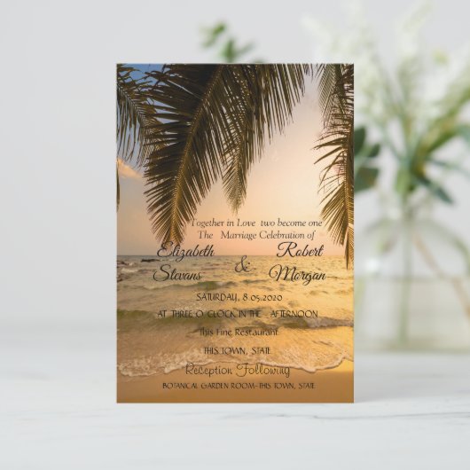 Beach Wedding, Palm Sunset Einladung (Stehend Vorderseite)
