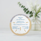 Beach Wedding Sand Dollar Round Invitations Einladung (Stehend Vorderseite)