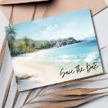 Beach Wedding Save the Date Ankündigungspostkarte<br><div class="desc">Eine preisgünstige Hochzeit am Strand erspart Ihnen die Termine für Ihr Ziel, Ihre Insel- oder Strandhochzeit! Diese Save the Date Postkarte kann für die Position Ihrer Wahl verwendet werden, einfach den Text auf der Vorlage ändern, um Ihren Bedürfnissen anzupassen. Passen Sie Ihre Hochzeitsdetails mit der Vorlage an und fügen Sie...</div>