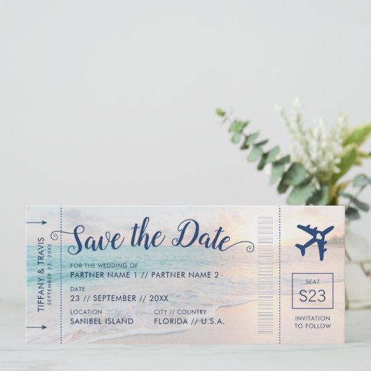 Beach Wedding Sunset Boarding Pass Save the Date Ankündigung (Stehend Vorderseite)