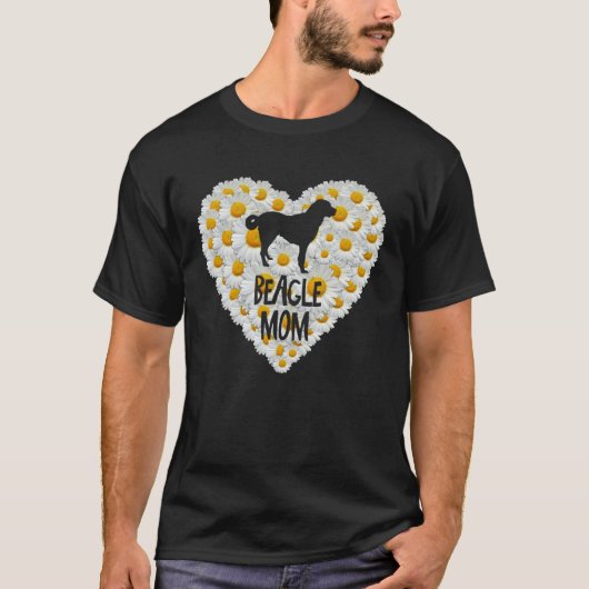 Beagle Dog Mom on Love Heart White Daisy Flowers   T-Shirt (Vorderseite)