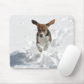 Beagle-Fliegen im Schnee Mousepad (Mit Mouse)
