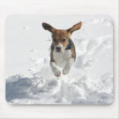 Beagle-Fliegen im Schnee Mousepad (Vorne)