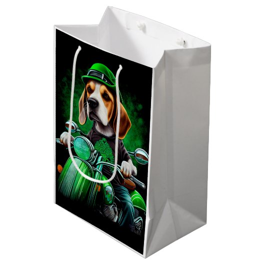 Beagle Hund Fahrrad St. Patrick's Day Mittlere Geschenktüte (Vorderseite Schrägansicht)