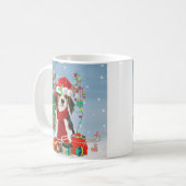 Beagle Hund im Schnee mit Weihnachtsgeschenken Kaffeetasse (Vorderseite Links)