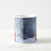 Beagle Hund im Schnee sitzen im Weihnachtswagen Kaffeetasse (Mittel)