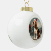 Beagle Hund im Schnee Weihnachten Keramik Kugel-Ornament (Links)