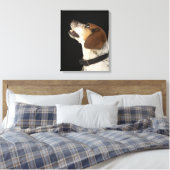 Beagle Hund mit schwarzem Kragenprofil Leinwanddruck (Insitu (Schlafzimmer))