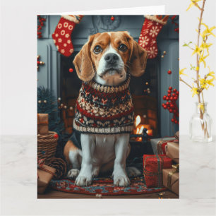 Beagle-Hund mit Weihnachtsgeschenken am Kamin Karte