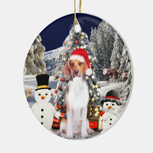 Beagle Hund sitzend am Weihnachtshut am Strand Keramik Ornament (Links)